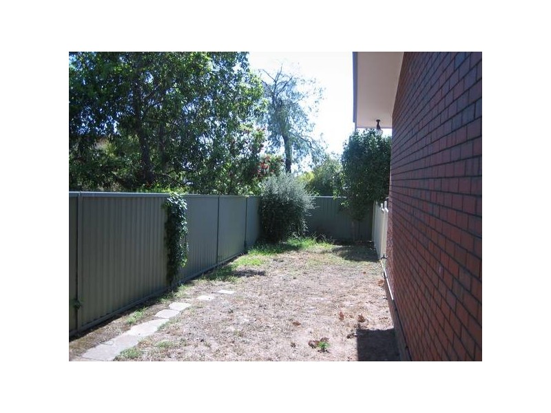 1 & 2/201 St Aidans Road, Strathdale VIC 3550