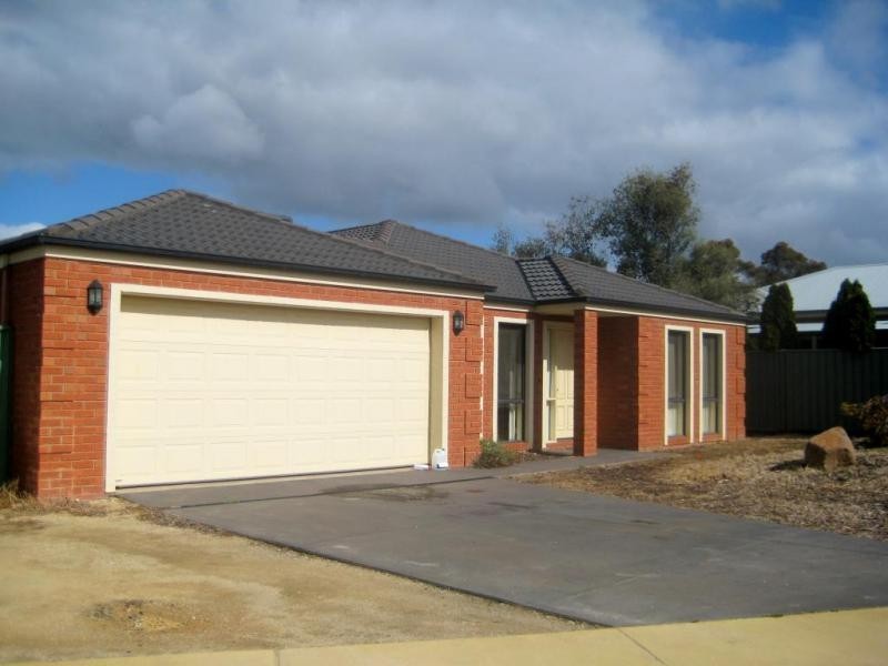 10 Parkway Drive, Strathfieldsaye VIC 3551