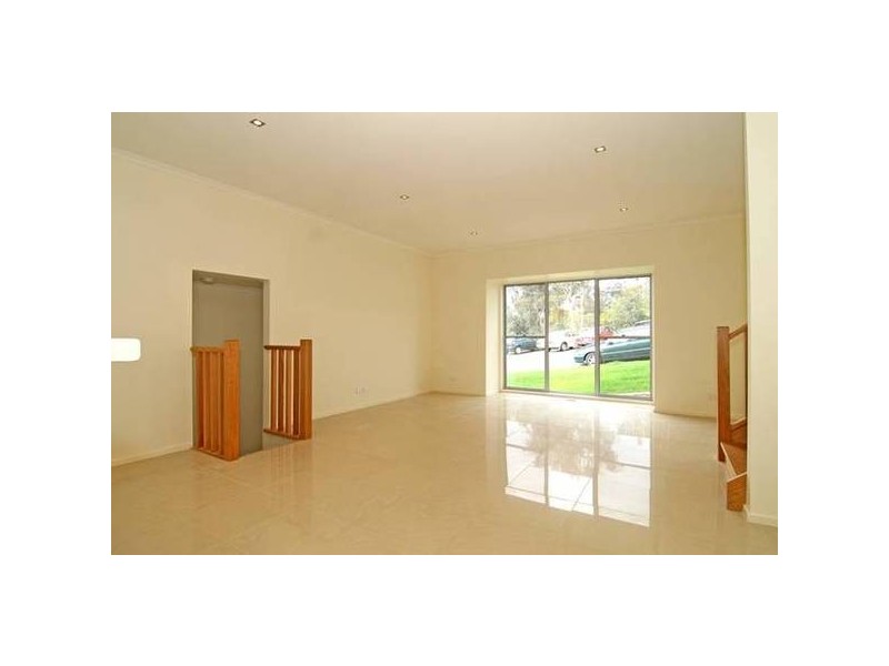 2/22 Sharon Street, Flora Hill VIC 3550