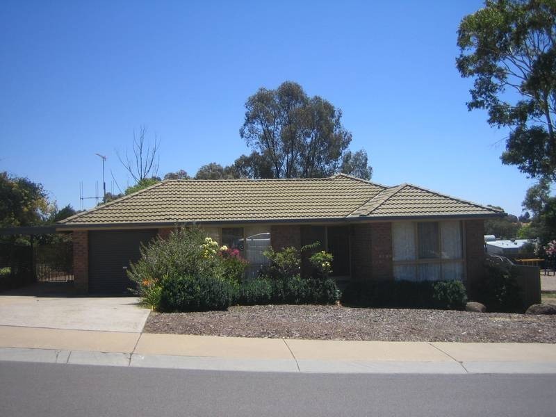 16 Bolton Drive, Strathdale VIC 3550