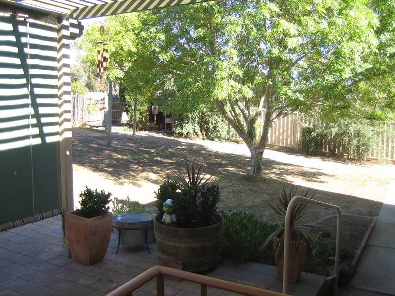 16 Bolton Drive, Strathdale VIC 3550