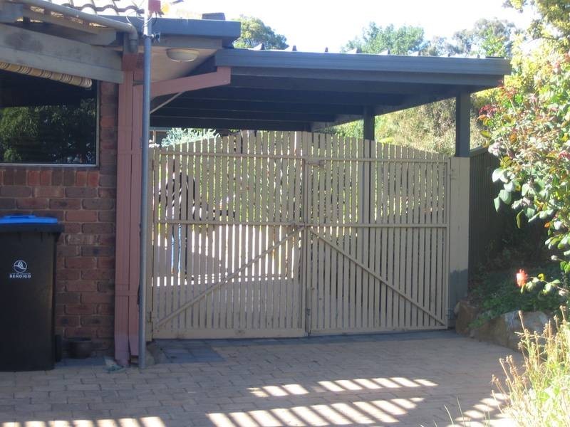 16 Bolton Drive, Strathdale VIC 3550