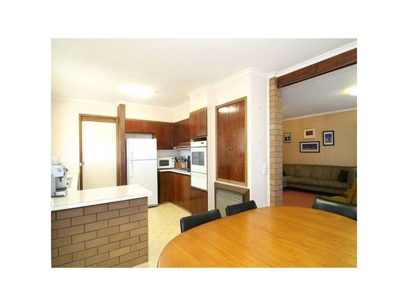 16 Desmond Street, Strathdale VIC 3550