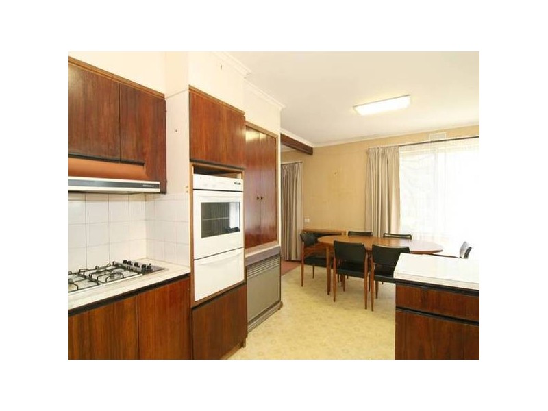 16 Desmond Street, Strathdale VIC 3550