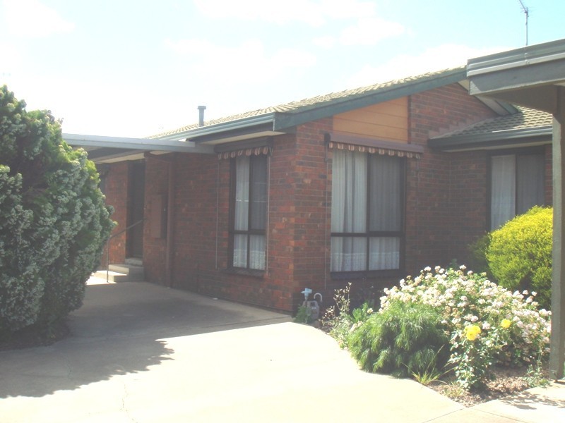 2/35a Glencoe Street, Kennington VIC 3550