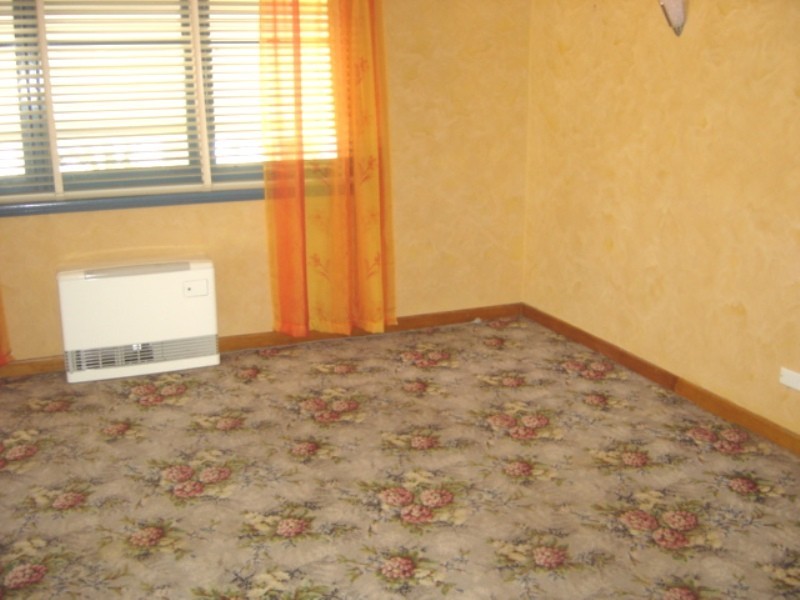 187 High Street, Kangaroo Flat VIC 3555