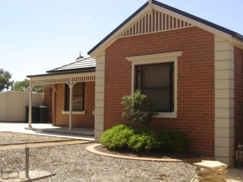 2/46 Mistletoe Street, Golden Square VIC 3555