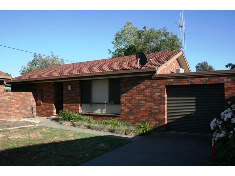 2/14 Park Street, Strathdale VIC 3550