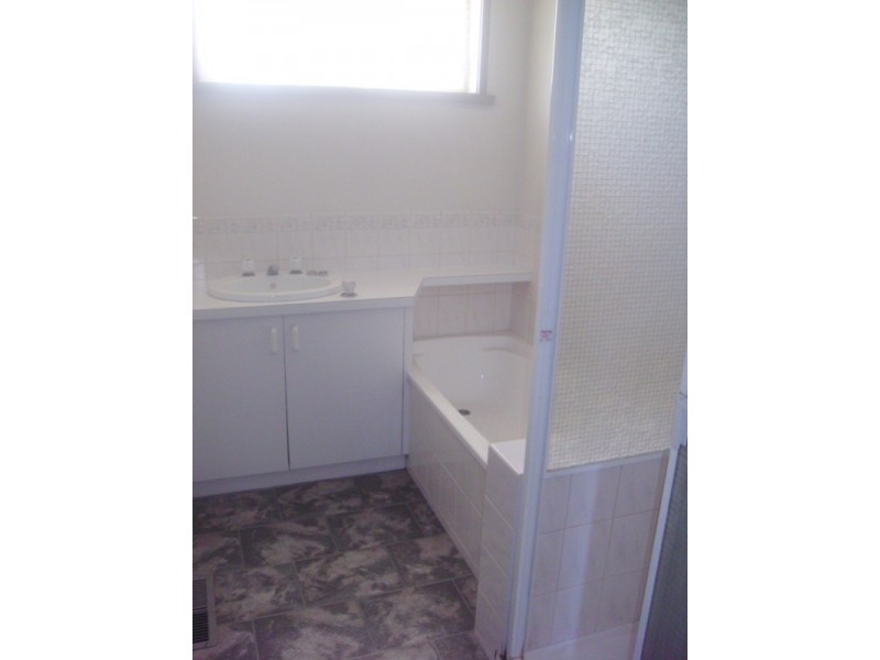 43 John Street, Kangaroo Flat VIC 3555