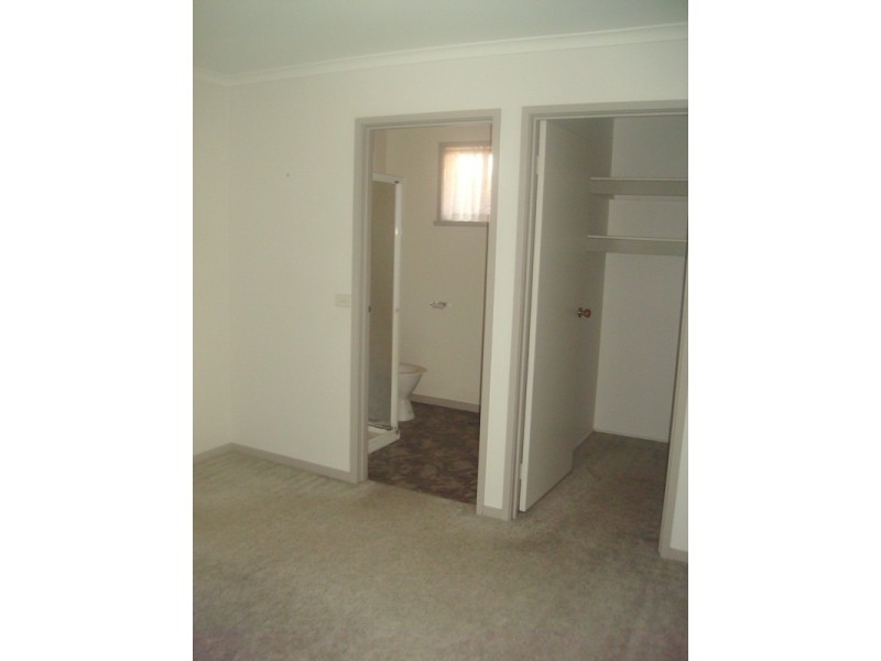 43 John Street, Kangaroo Flat VIC 3555