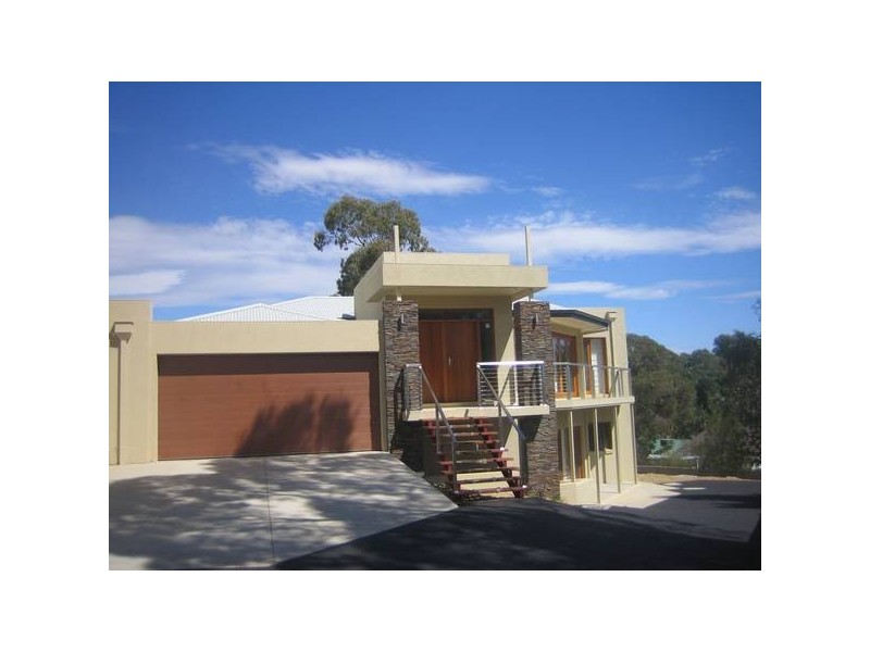 2/3 Eliza Court, Spring Gully VIC 3550