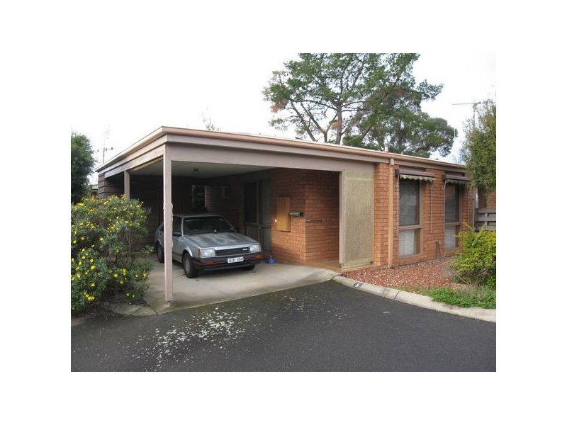 8/9 Crusoe Road, Kangaroo Flat VIC 3555