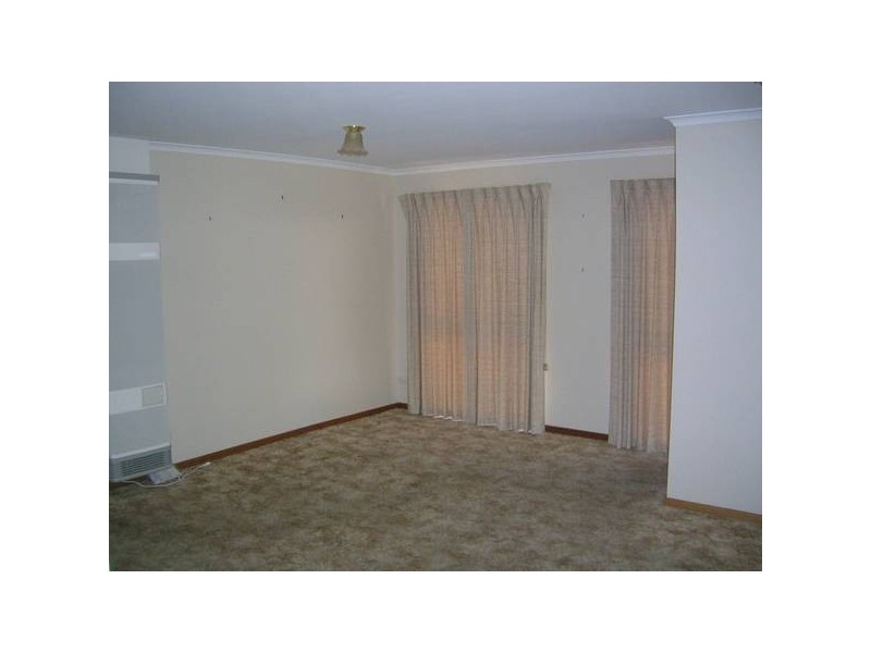 8/9 Crusoe Road, Kangaroo Flat VIC 3555