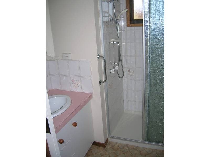 8/9 Crusoe Road, Kangaroo Flat VIC 3555