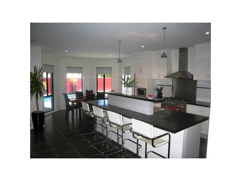 8 The Terrace, Strathdale VIC 3550