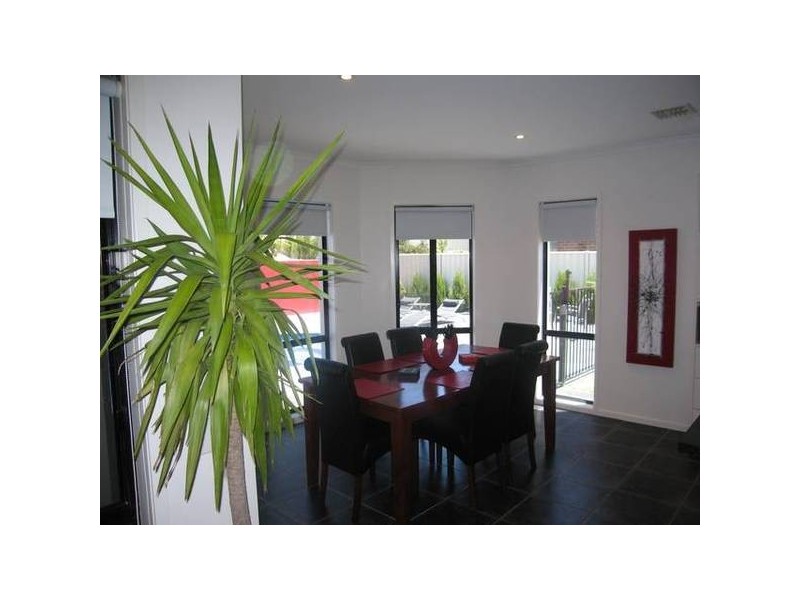 8 The Terrace, Strathdale VIC 3550