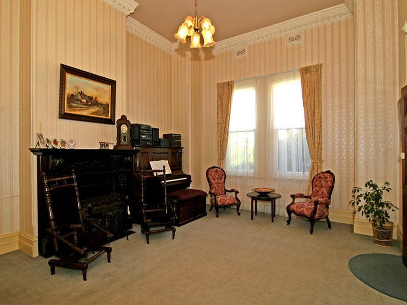 87 Gladstone Street, Quarry Hill VIC 3550