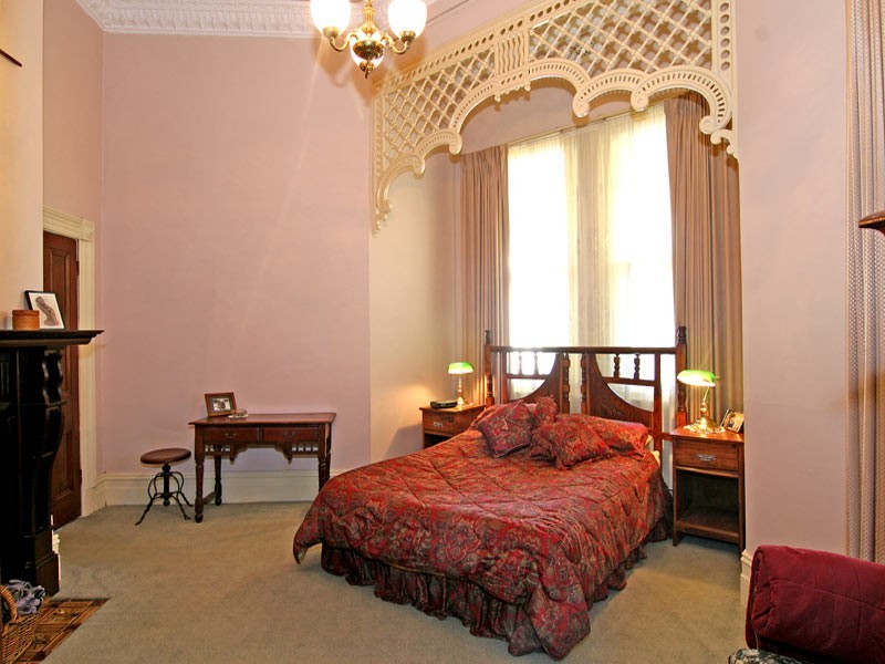 87 Gladstone Street, Quarry Hill VIC 3550