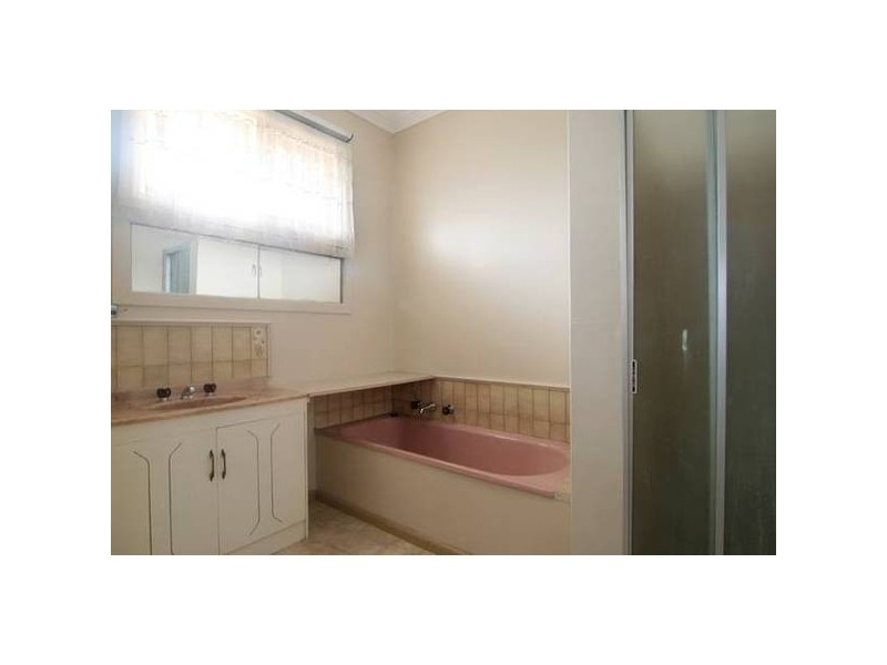 1 Wirth Street, Flora Hill VIC 3550