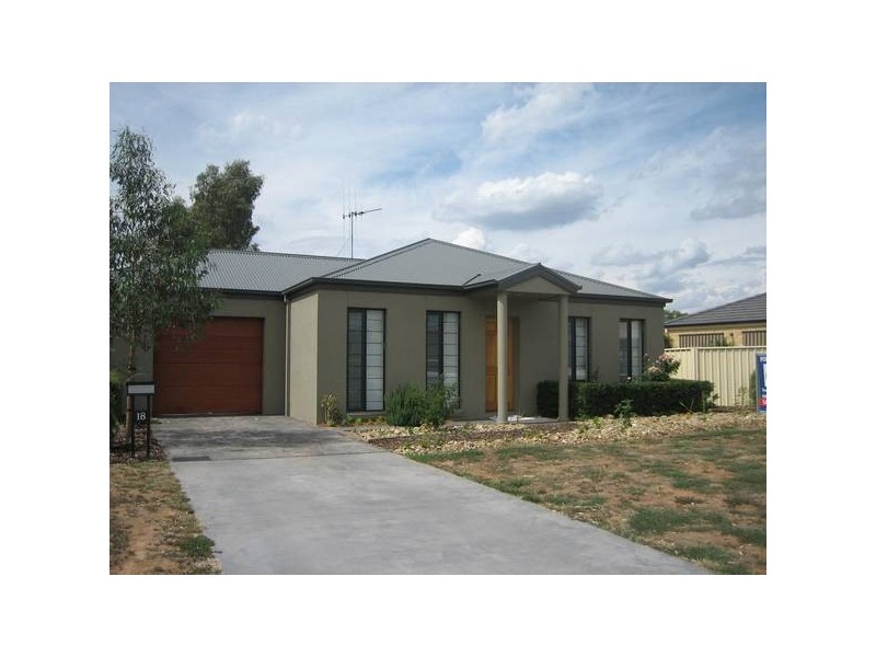 18 Symes Street, Kangaroo Flat VIC 3555