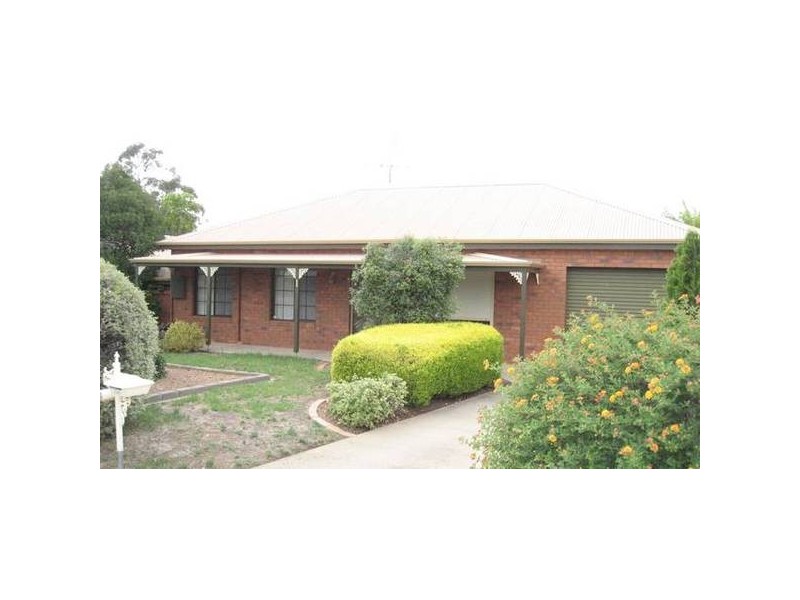 2/1 Stringybark Court, Strathdale VIC 3550