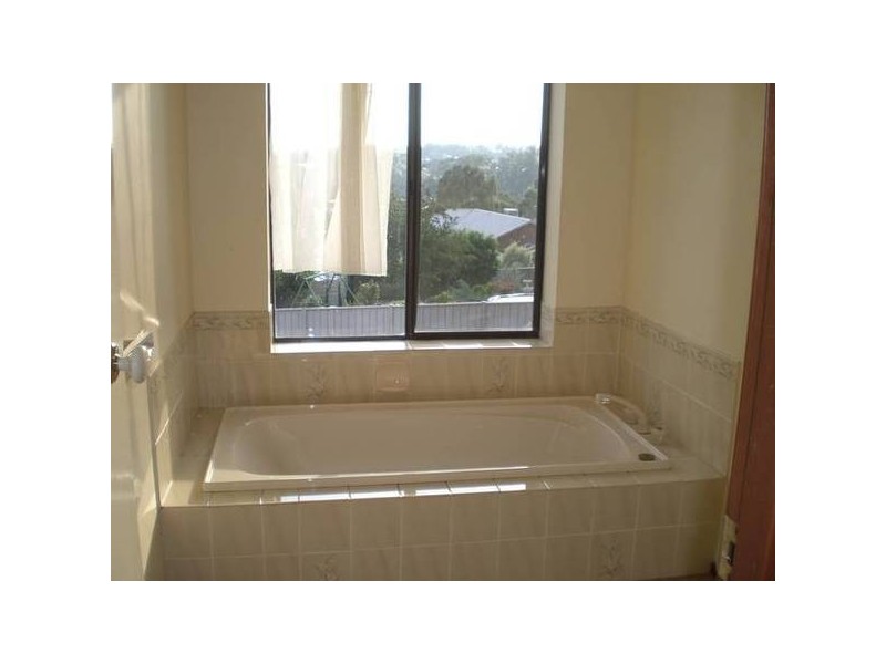 21 Landale Drive, Strathdale VIC 3550