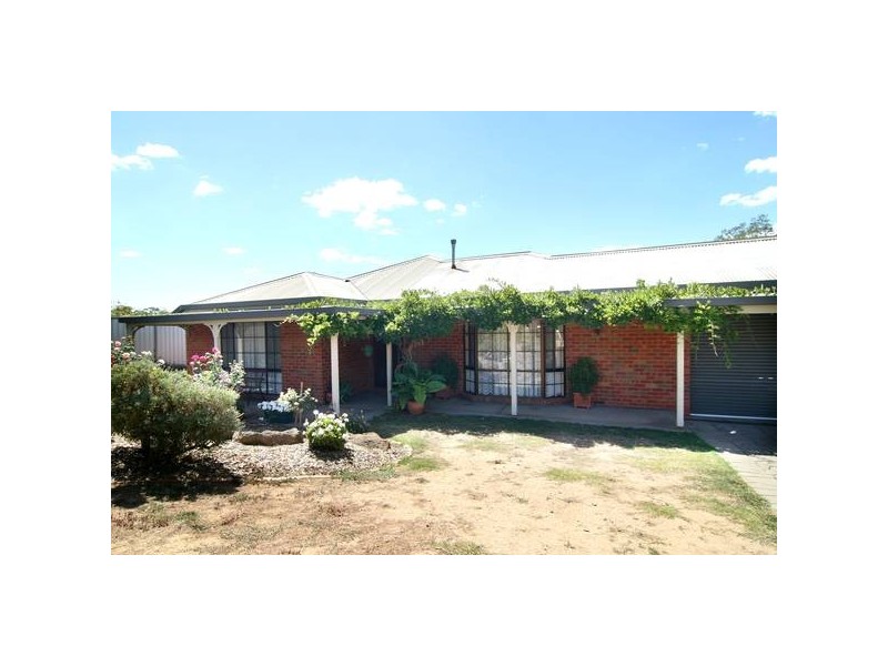 20 Albert Avenue, Strathdale VIC 3550