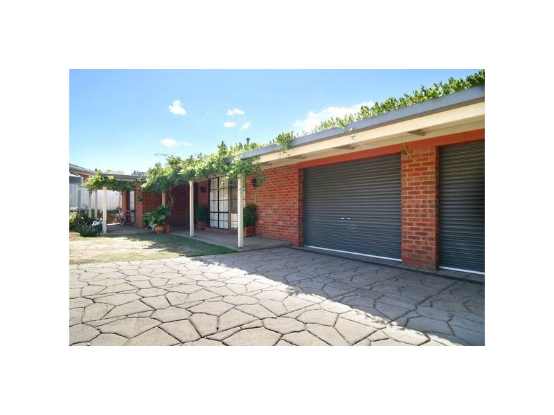 20 Albert Avenue, Strathdale VIC 3550