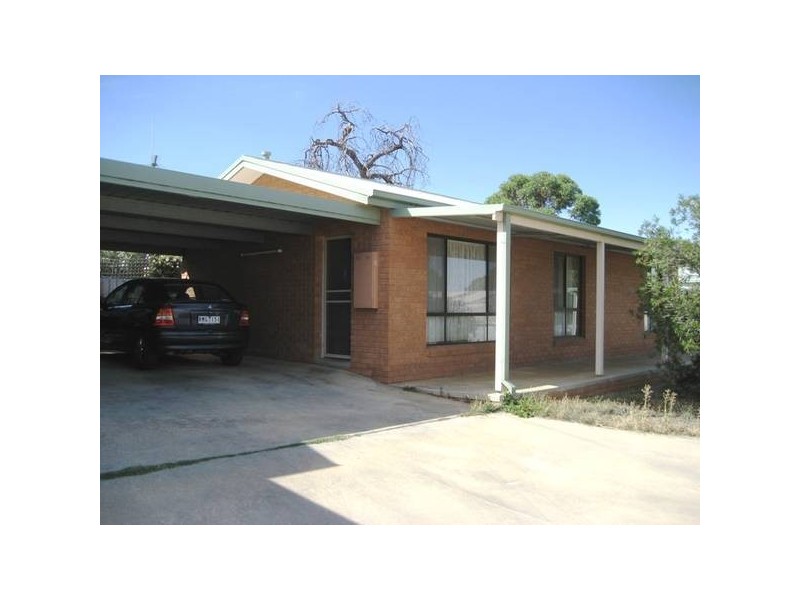 2/9 Rose Street, California Gully VIC 3556