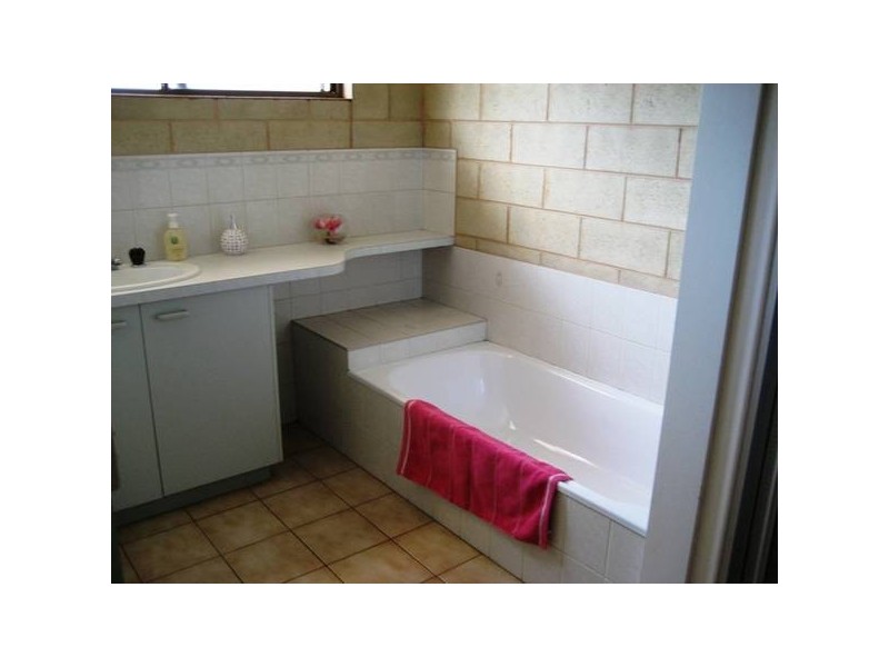 2/9 Rose Street, California Gully VIC 3556