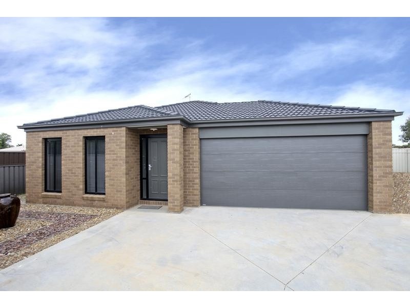 2/15 Alkoomi Court, Epsom VIC 3551