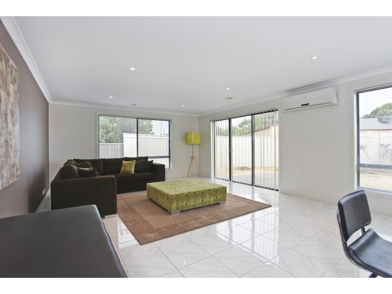 2/15 Alkoomi Court, Epsom VIC 3551