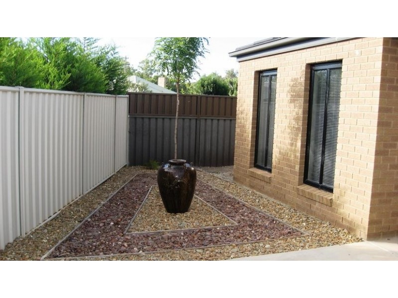 2/15 Alkoomi Court, Epsom VIC 3551