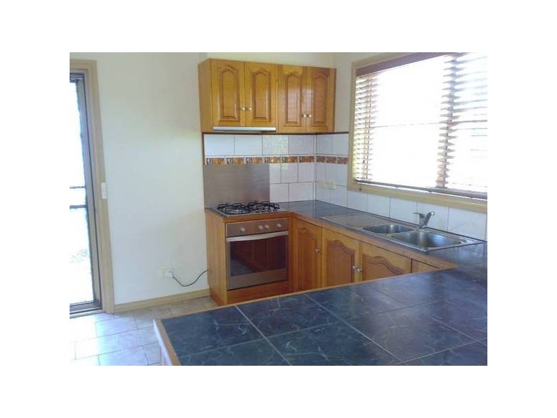 2/9 Camp Street, Kangaroo Flat VIC 3555