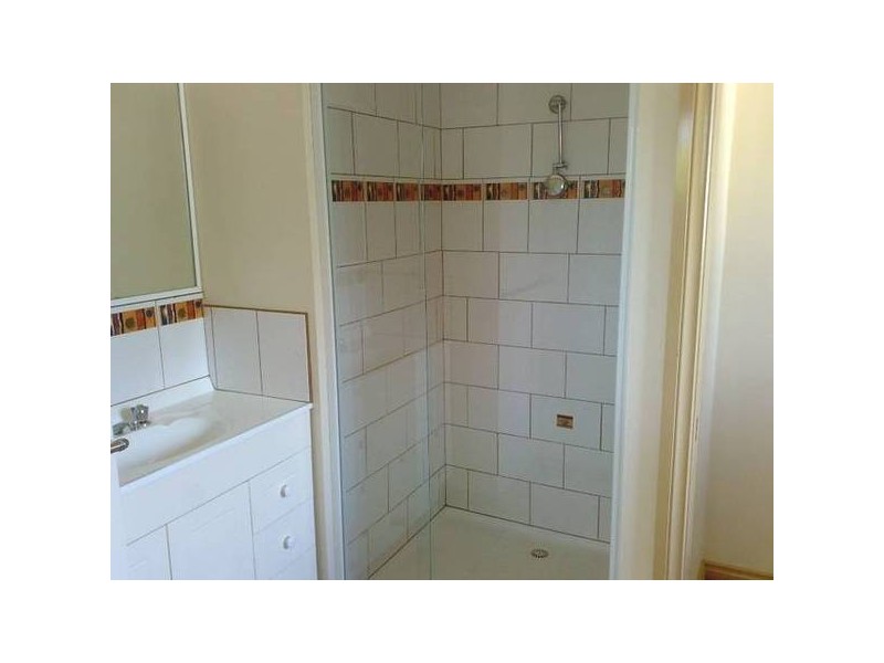 2/9 Camp Street, Kangaroo Flat VIC 3555