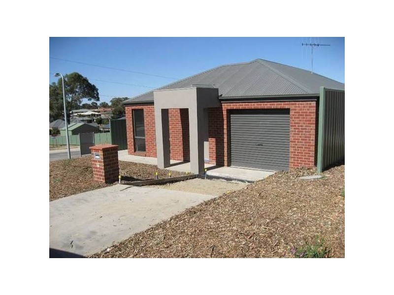 2/16 Martin Court, Golden Square VIC 3555