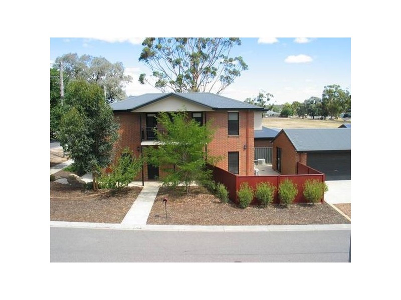1 Wisteria Court, Flora Hill VIC 3550
