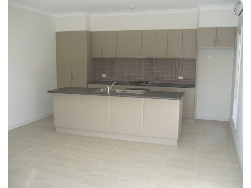 2/50 Raglan Street, White Hills VIC 3550