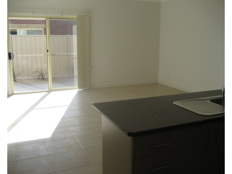 2/50 Raglan Street, White Hills VIC 3550