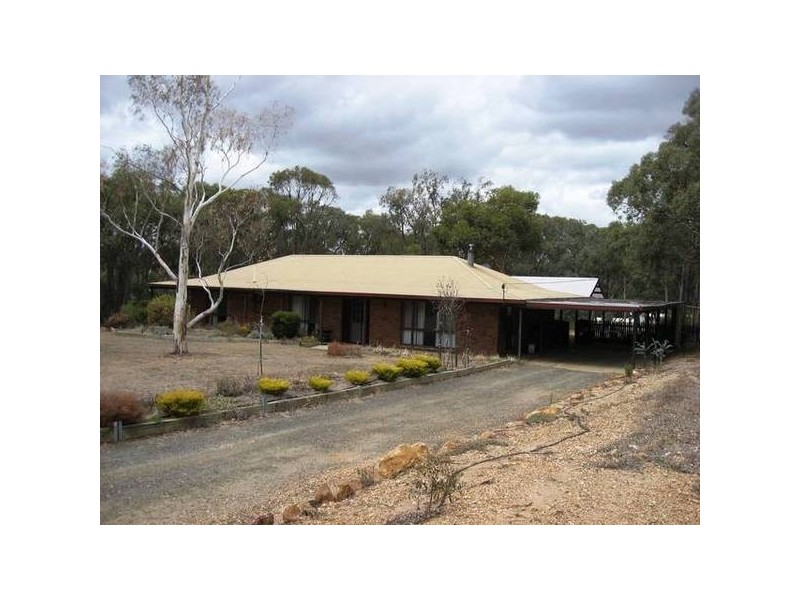 4 Ridge Road, Junortoun VIC 3551