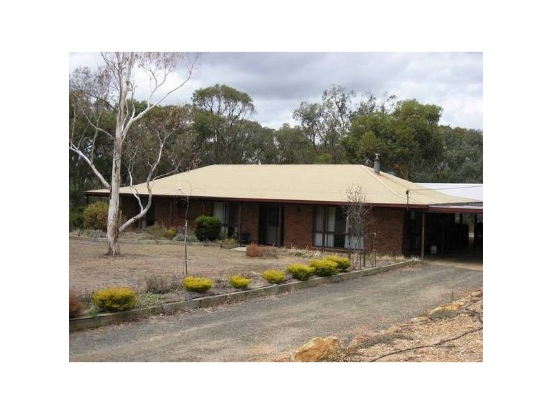4 Ridge Road, Junortoun VIC 3551