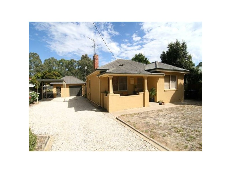 352 High Street, Kangaroo Flat VIC 3555