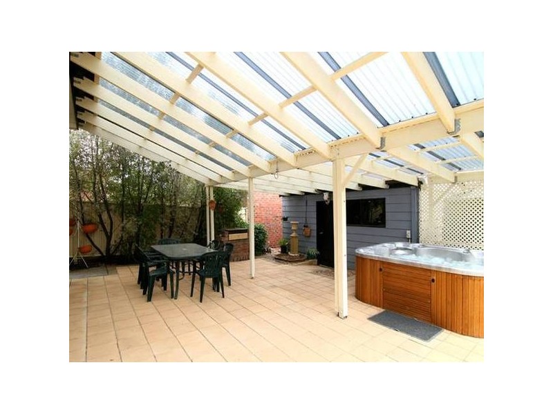 14 Albert Street, Strathdale VIC 3550