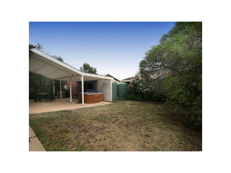 14 Albert Street, Strathdale VIC 3550