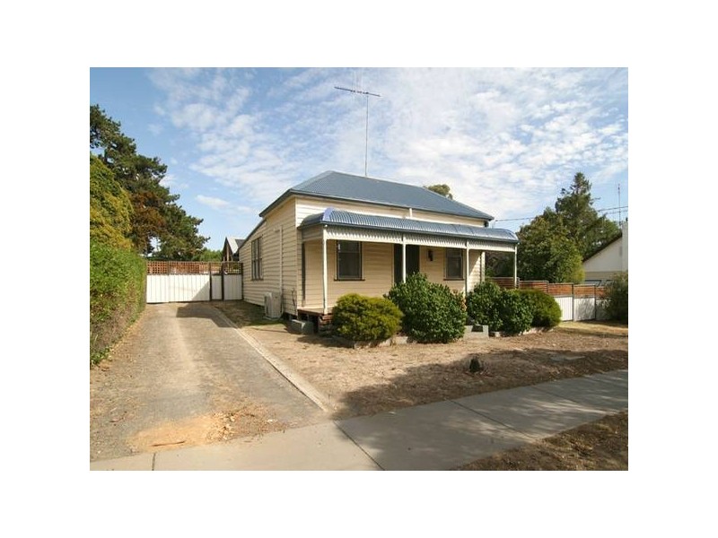 34 Adam Street, Quarry Hill VIC 3550