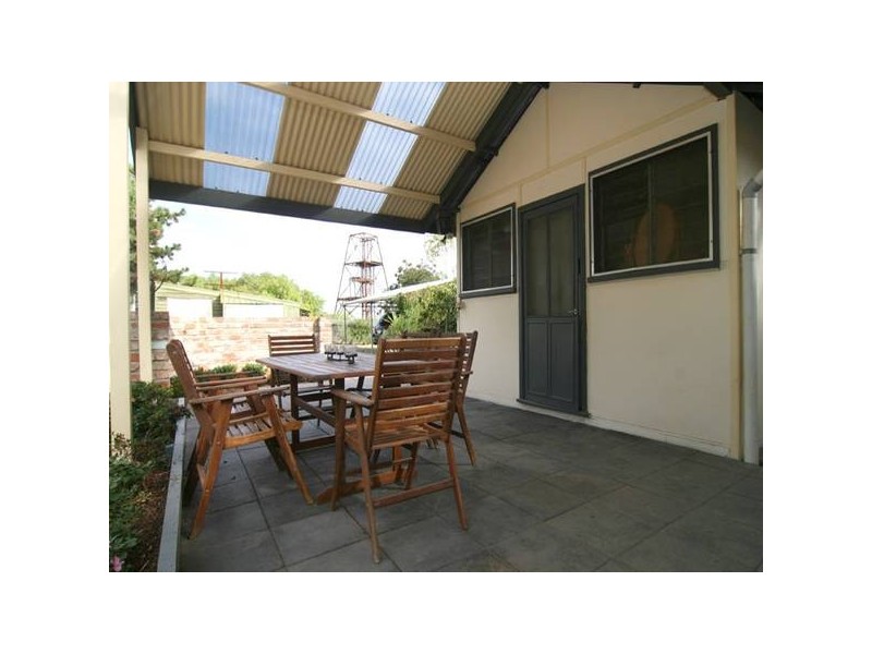 34 Adam Street, Quarry Hill VIC 3550