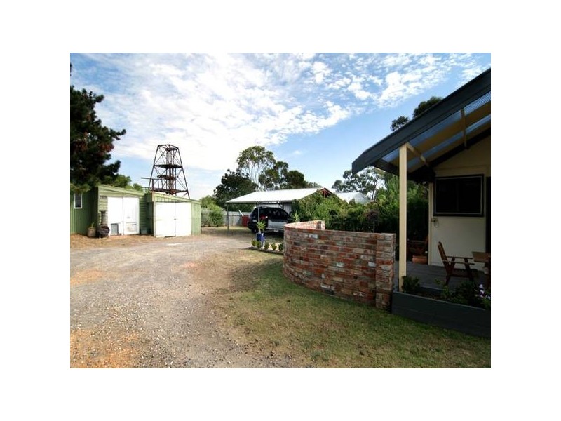34 Adam Street, Quarry Hill VIC 3550
