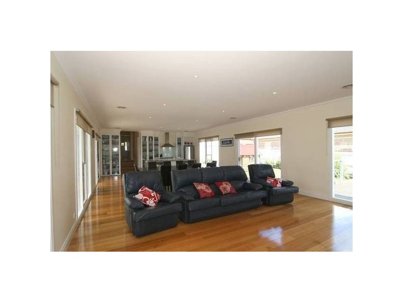 76 Somerville Street, Flora Hill VIC 3550