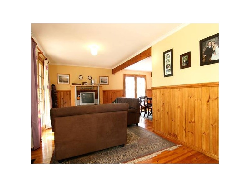 11 Glenelg Drive, Maiden Gully VIC 3551