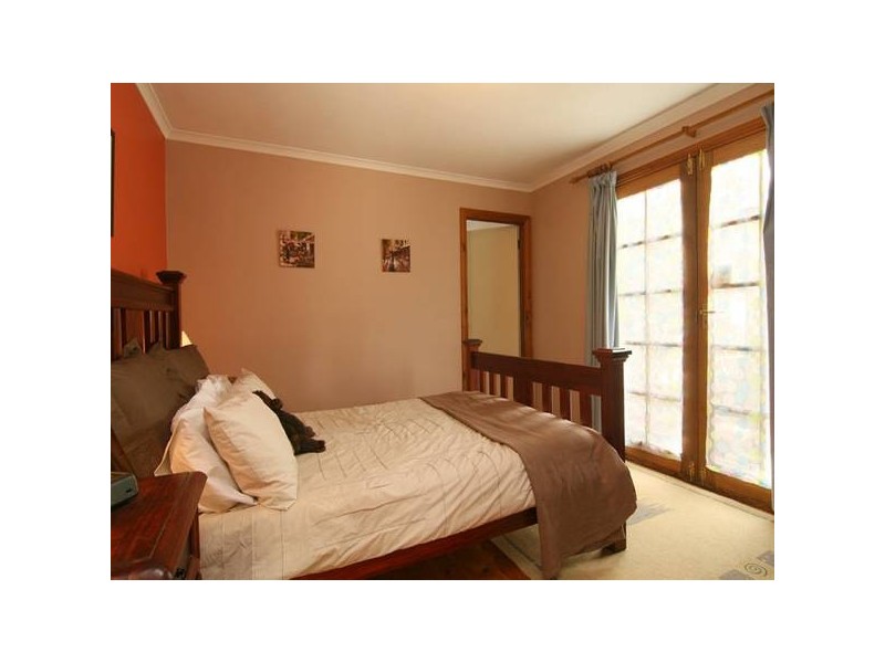 11 Glenelg Drive, Maiden Gully VIC 3551